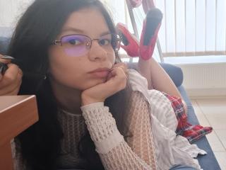 Lásd a VikkiRi teljes profilját