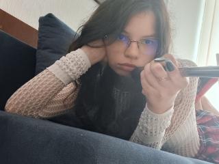 Lásd a VikkiRi teljes profilját