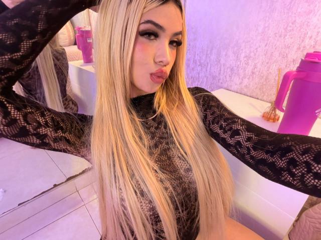 ChristieGarci - Live porn &amp; sex cam - 30031514