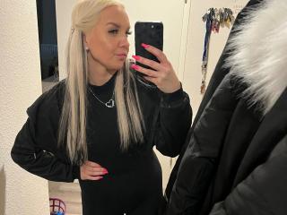 Lásd a MiaXXX-hot teljes profilját
