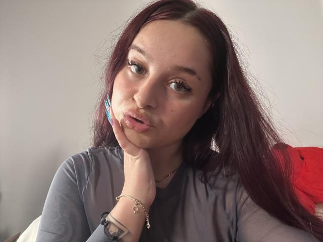 LucieRed - Live porn &amp; sex cam - 30062000