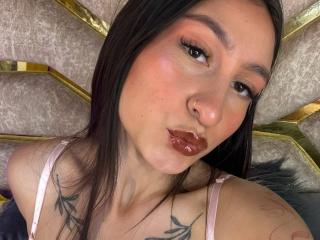 انظر إلى الملف المفصل لـ MaddyCarina