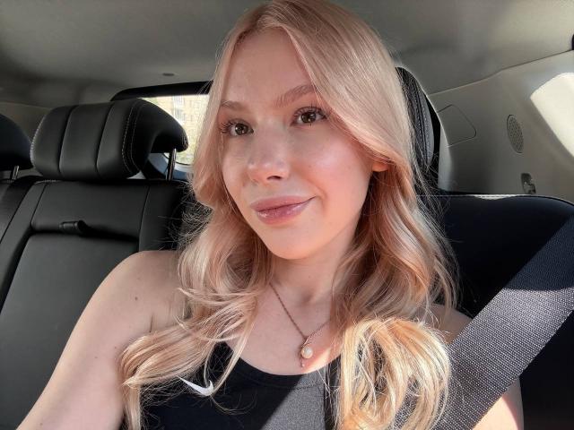 LaurindaLupacchino - Live porn &amp; sex cam - 30080120