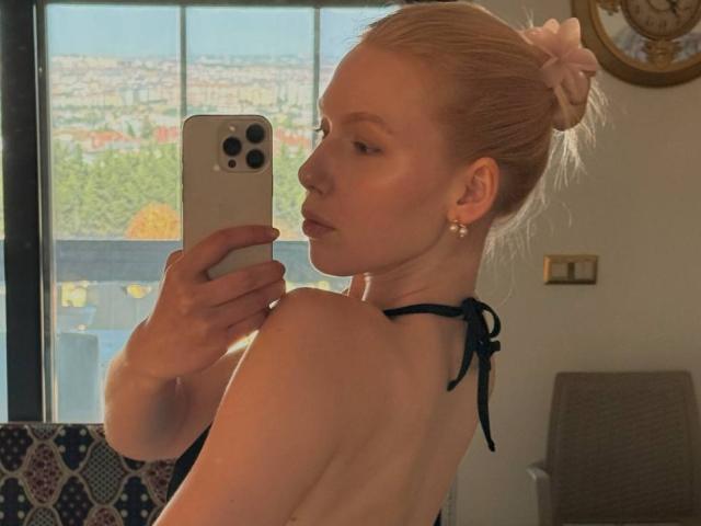 LaurindaLupacchino - Live porn &amp; sex cam - 30080144