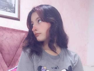 См. подробные сведения о модели ValentinaRoseX