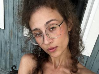 Yksityiskohtaiset tiedot mallista AlyceErway