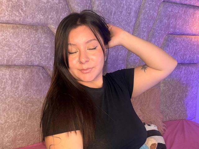 EmaJames - Live Sex Cam - 30096302