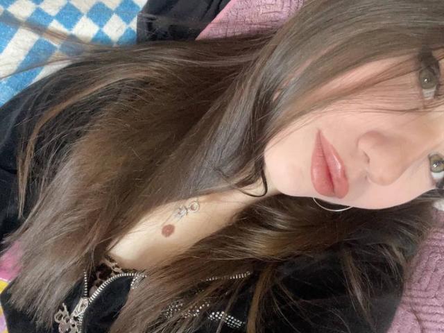 ErmelindaBohnsack - Live porn &amp; sex cam - 30105614