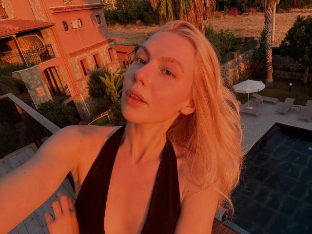 LaurindaLupacchino - Live porn &amp; sex cam - 30129008