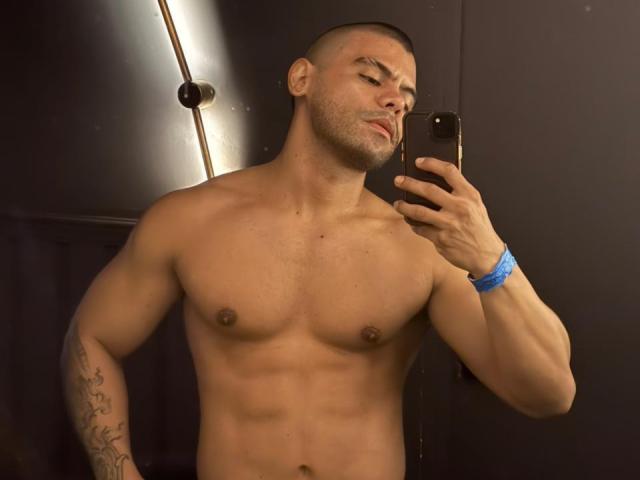 ADRIANMONTRELL - Sexe cam en vivo - 30139103