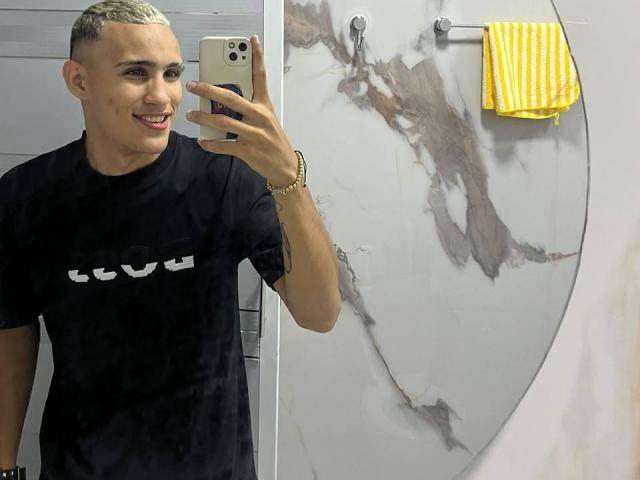 MiaColushi - Live porn &amp; sex cam - 30150905