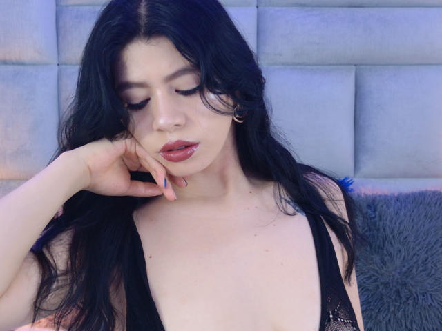 LindaMancini - Live porn &amp; sex cam - 30161456