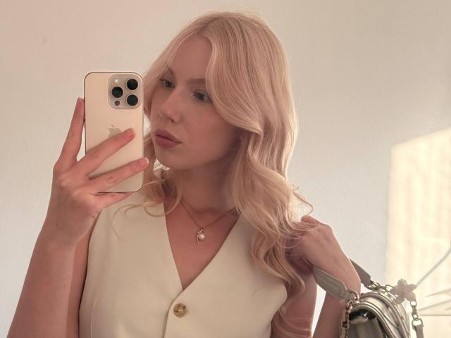 LaurindaLupacchino - Live porn &amp; sex cam - 30171824