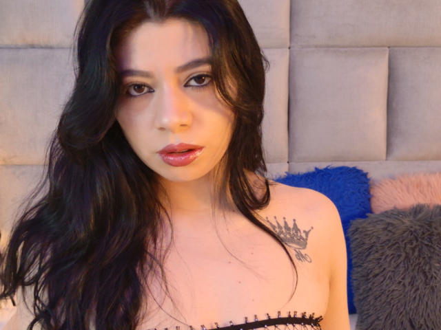 LindaMancini - Live porn &amp; sex cam - 30221030