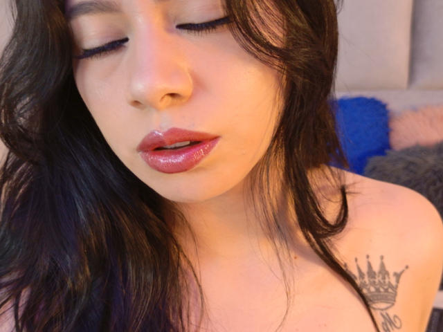 LindaMancini - Live porn &amp; sex cam - 30221039