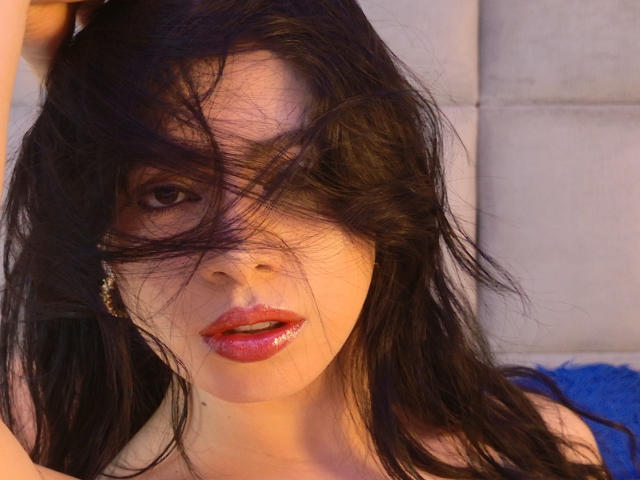 LindaMancini - Live porn &amp; sex cam - 30221108