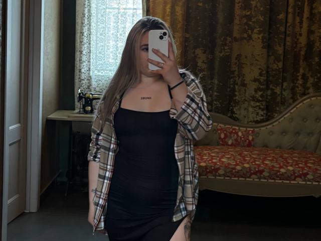 FoxyKissis - Live porn &amp; sex cam - 30222284