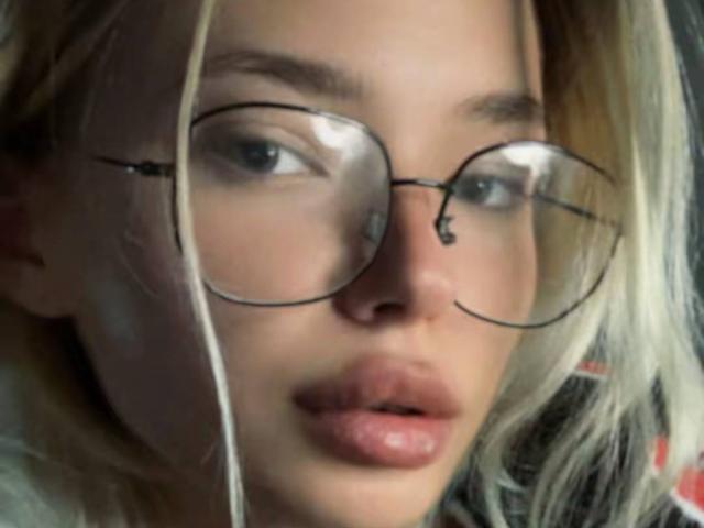 AdrieneDegennaro - Live porn &amp; sex cam - 30242213