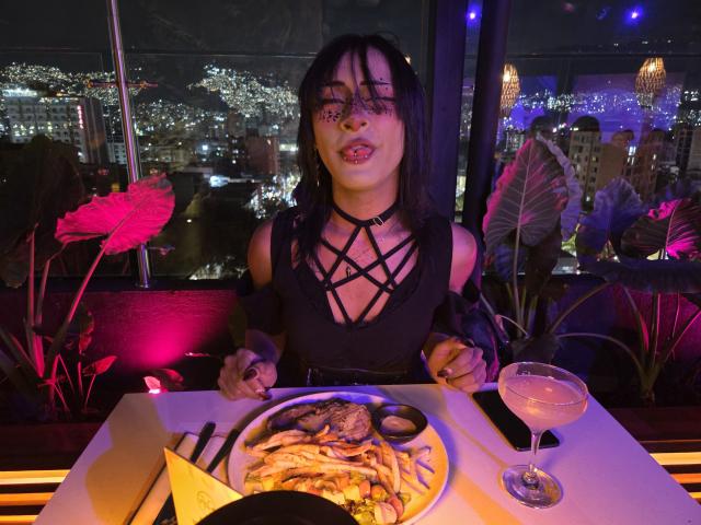 NoemiSky - Élő pornó és szexkamera - 30245750