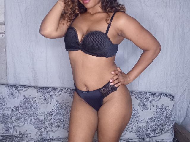 LayahCoquine - Live porn &amp; sex cam - 30325517