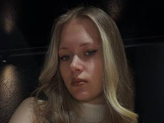 Prikaži popoln profil modela LillianaWhang