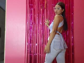 Se komplett profil för SkinnySweetMilff