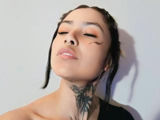 Prikaži popoln profil modela NyxVega