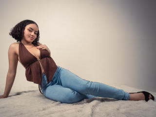 Prikaži popoln profil modela CurlyLorene
