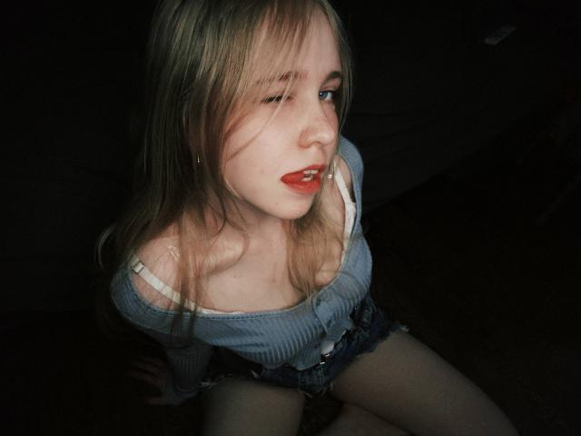 TiffaniMacandog - Élő pornó és szexkamera - 30379610