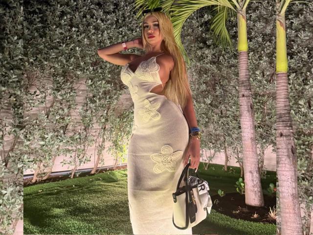 ChristieGarci - Live porn &amp; sex cam - 30382445