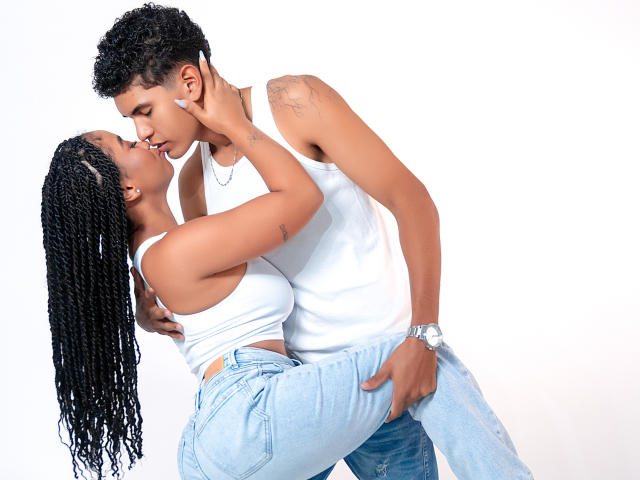 RoseAndDominic - Élő pornó és szexkamera - 30385676