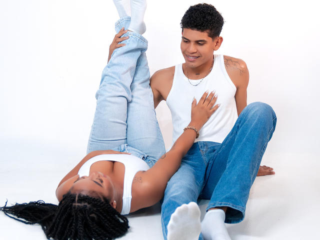 RoseAndDominic - Élő pornó és szexkamera - 30385685