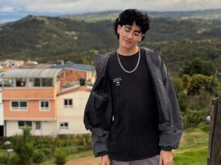 Lásd a ElliotNoir teljes profilját