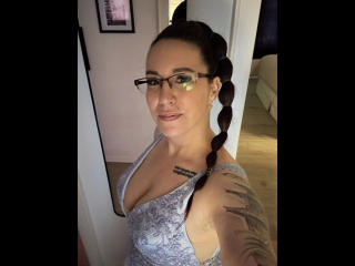 Lásd a Greekmadame1-hot teljes profilját