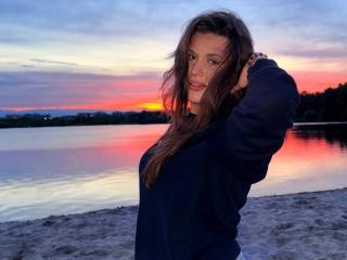Lásd a LakeishaCresencio teljes profilját