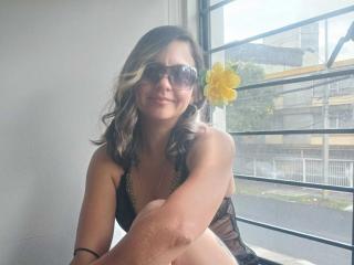Lásd a ArianaBlonde teljes profilját