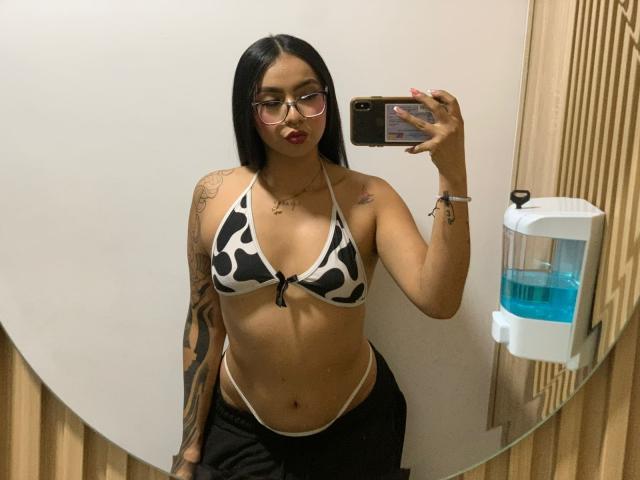ChloeMoretti - Élő pornó és szexkamera - 30424346