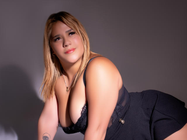 AlexaPierce - Live porn &amp; sex cam - 30483422