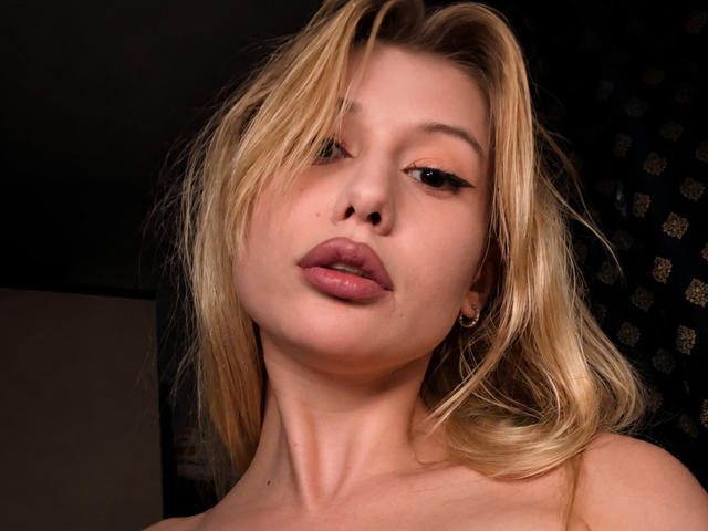 MaidaColligan - Live sex cam - 30483617