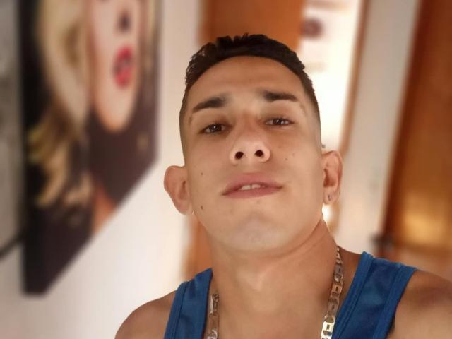 brunoth23cm - Live porn &amp; sex cam - 30525077
