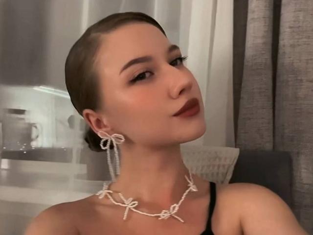 KizzieWickson - Élő pornó és szexkamera - 30572375