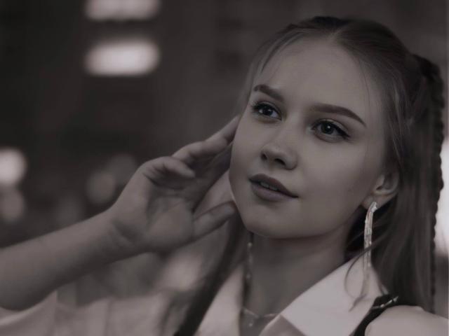 KizzieWickson - Élő pornó és szexkamera - 30572384