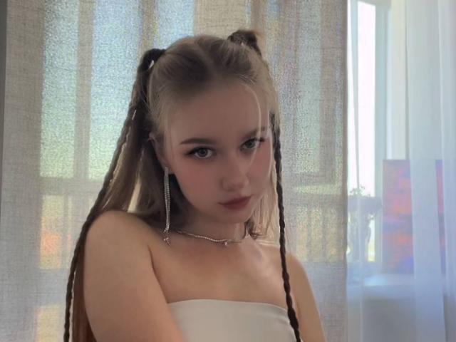 KizzieWickson - Élő pornó és szexkamera - 30572396