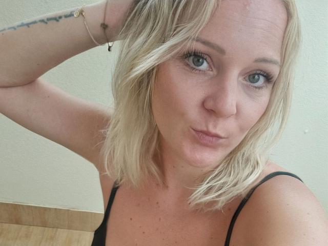 GermanMaskedLuci-hot - Live porn &amp; sex cam - 30585083