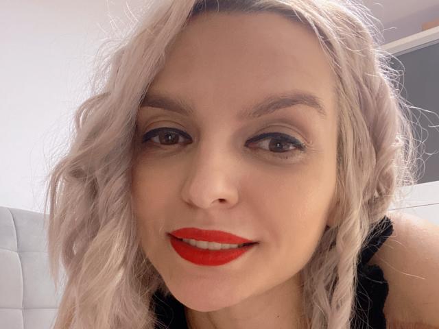 DouceAmelia - Live porn &amp; sex cam - 30595856