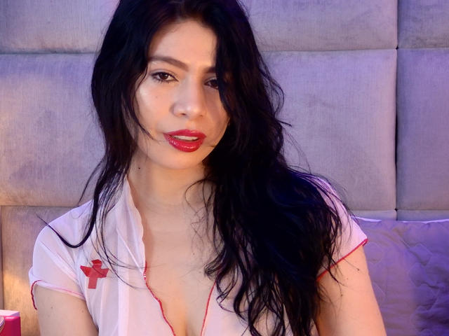 LindaMancini - Live porn &amp; sex cam - 30663362