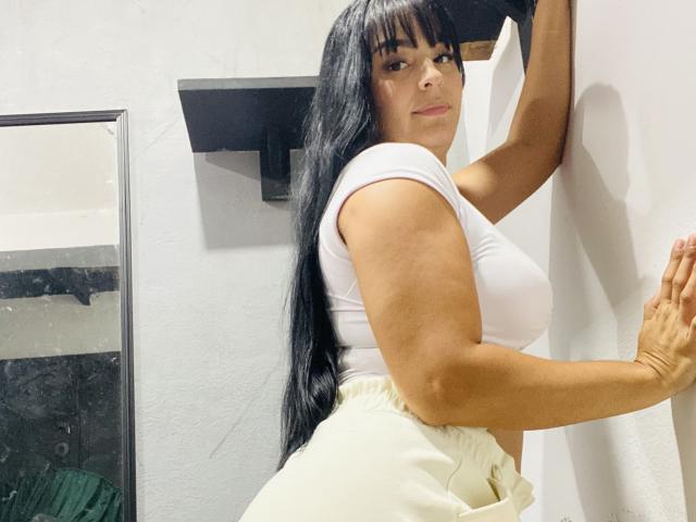 TalianaSquirt - Live porn &amp; sex cam - 30690899