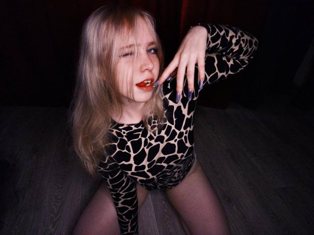 TiffaniMacandog - Élő pornó és szexkamera - 30704219
