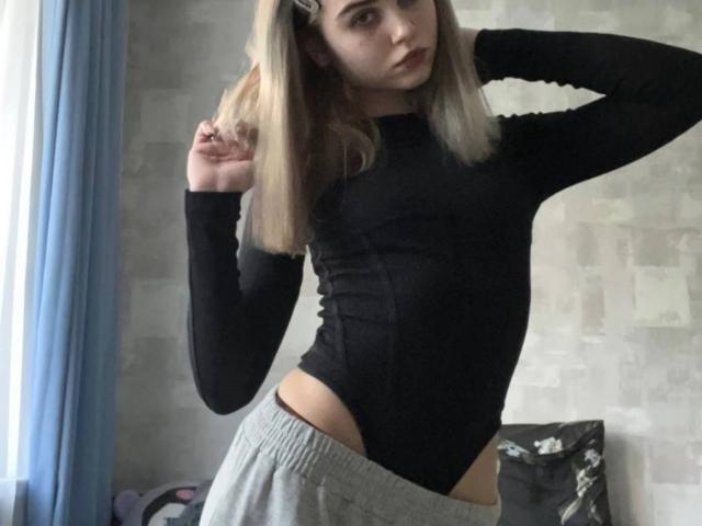 LauraKrofen - Live porn &amp; sex cam - 30710471