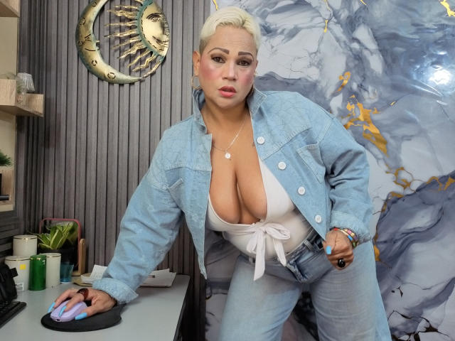 GianellaCox - Live sex cam - 30713171